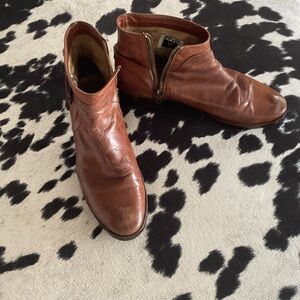 Frye Chestnut Leather booties-women’s